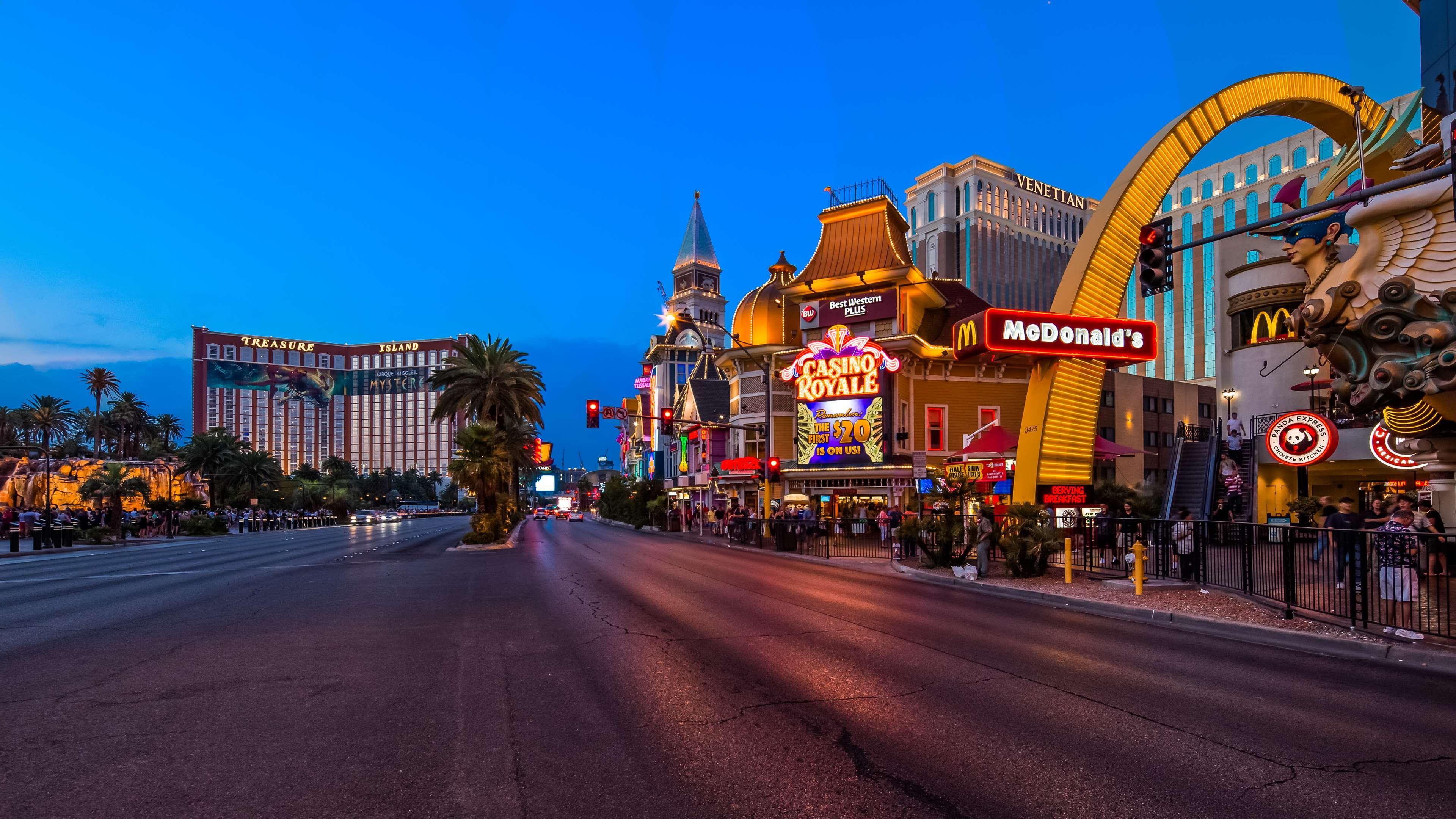 Best Western Plus Casino Royale - Center Strip Лас Вегас Екстериор снимка